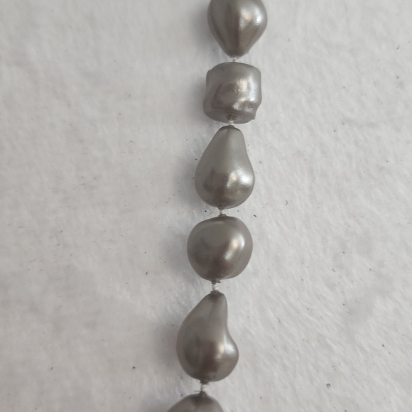 Lustrous Brown Beaded Necklace - Picture 3 of 3